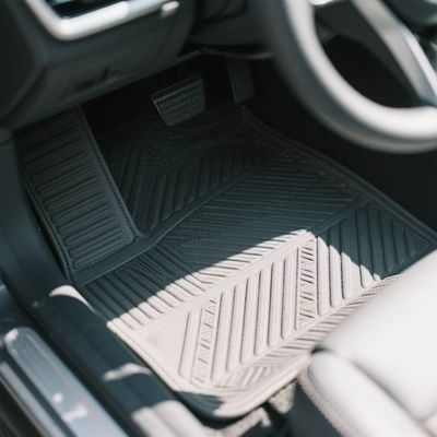 Granulat TPE o niestandardowym kolorze i twardości do mat samochodowych o wysokiej odporności na rozciąganie, łatwe w przetwarzaniu i nadające się do recyklingu